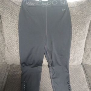 Nwot Nike pro leggings